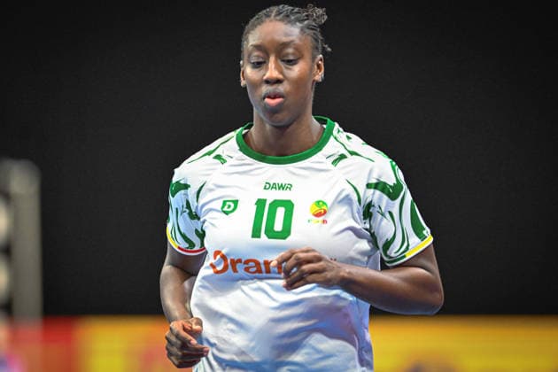Niederlande, Handball, Weltmeisterschaft der Frauen 2025, Schweiz vs Senegal, 29.11.2025, Maaspoort Sports & Events, s-Hertogenbosch, Niederlande, Aminata Cissokho (Senegal, 10) Copyright: xMarkusxVerwimpx