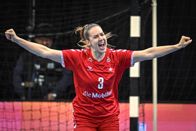 Niederlande, Handball, Weltmeisterschaft der Frauen 2025, Schweiz vs Senegal, 29.11.2025, Maaspoort Sports & Events, s-Hertogenbosch, Niederlande, Torjubel Kerstin Kündig (Schweiz, 3) Copyright: xMarkusxVerwimpx