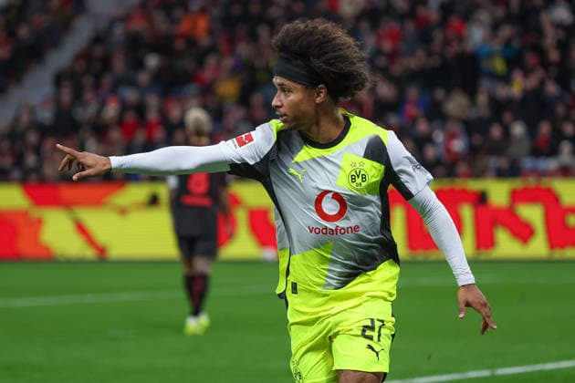 1. Bundesliga - Bayer 04 Leverkusen - Borussia Dortmund am 29.11.2025 in der BayArena in Leverkusen Jubel, Torjubel, Torschuetze, Torschütze Serhou Guirassy (Dortmund 9) jubelt nach seinem Tor zum 0 zu 2
