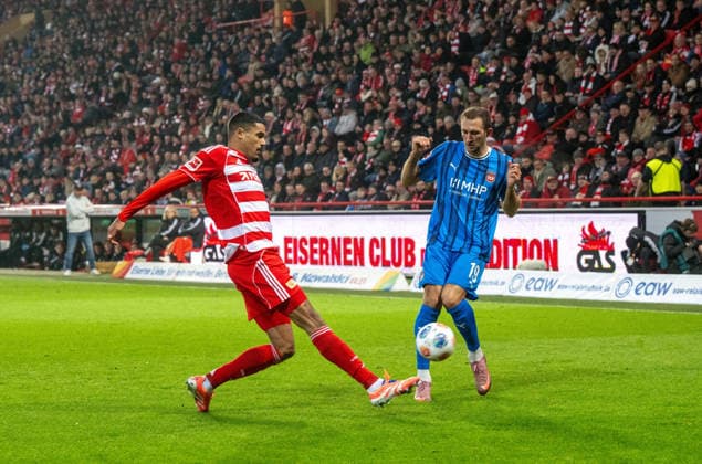 Fußball, Herren, Saison 2025 2026, 1. Bundesliga (12. Spieltag), 1. FC Union Berlin - 1. FC Heidenheim (1:2), v. l. Danilho Doekhi (1. FC Union), Jonas Föhrenbach (1. FC Heidenheim), 29.11.2025, Copyright: xMatthiasxKochx