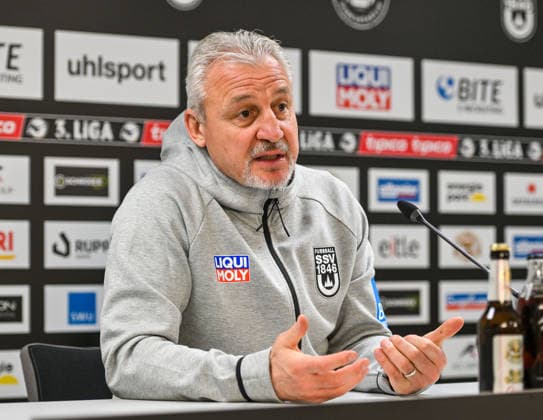GER, 3. Liga, SSV Ulm 1846 vs TSV 1860 München 29.11.2025, Donaustadion, Ulm, GER, 3. Liga, SSV Ulm 1846 vs TSV 1860 München, im Bild Pavel Dotchev (SSV Ulm), Pressekonferenz nach Spielende