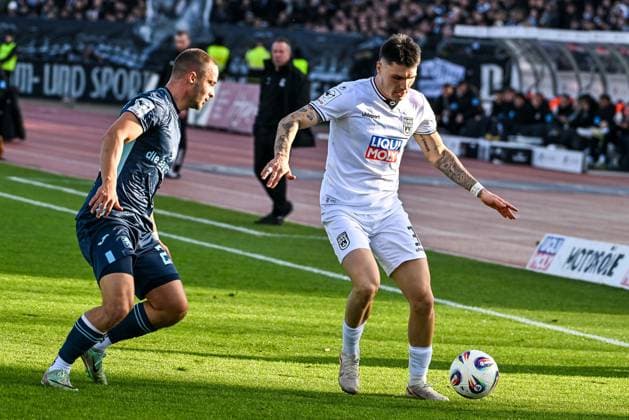 GER, 3. Liga, SSV Ulm 1846 vs TSV 1860 München 29.11.2025, Donaustadion, Ulm, GER, 3. Liga, SSV Ulm 1846 vs TSV 1860 München, im Bild Marvin Rittmüller Rittmueller (Muenchen, 29), Niklas Kölle Koelle (SSV Ulm, 32)