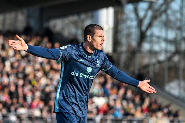 GER, 3. Liga, SSV Ulm 1846 vs TSV 1860 München 29.11.2025, Donaustadion, Ulm, GER, 3. Liga, SSV Ulm 1846 vs TSV 1860 München, im Bild Max Reinthaler (Muenchen, 16)