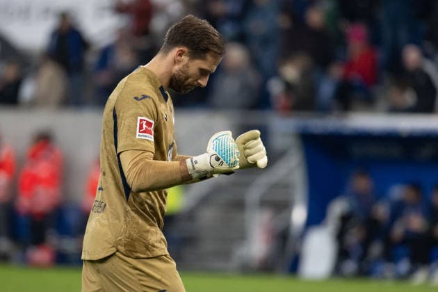 Nach Spielende Schlussjubel, freude bei Oliver Baumann (TSG 1899 Hoffenheim, 01) GER, TSG 1899 Hoffenheim vs. FC Augsburg, Fussball, Herren, 1. Bundesliga, 12. Spieltag, Spielzeit 2025 2026, 29.11.2025, DFL DFB REGULATIONS PROHIBIT ANY USE OF PHOTOGRAPHS AS IMAGE SEQUENCES AND OR QUASI-VIDEO, GER, TSG 1899 Hoffenheim vs. FC Augsburg, Fussball, Herren, 1. Bundesliga, 12. Spieltag, Spielzeit 2025 2026, 29.11.2025 Sinsheim Copyright: xEibner-Pressefoto WolfgangxFrankx EP_WFK