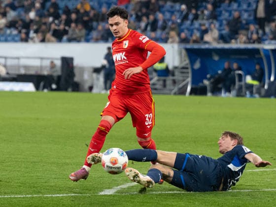v. li. im Zweikampf Fabian Rieder (FC Augsburg, 32), Wouter Burger (TSG 1899 Hoffenheim, 18) GER, TSG 1899 Hoffenheim vs. FC Augsburg, Fussball, Herren, 1. Bundesliga, 12. Spieltag, Spielzeit 2025 2026, 29.11.2025, DFL DFB REGULATIONS PROHIBIT ANY USE OF PHOTOGRAPHS AS IMAGE SEQUENCES AND OR QUASI-VIDEO, GER, TSG 1899 Hoffenheim vs. FC Augsburg, Fussball, Herren, 1. Bundesliga, 12. Spieltag, Spielzeit 2025 2026, 29.11.2025 Sinsheim Copyright: xEibner-Pressefoto WolfgangxFrankx EP_WFK