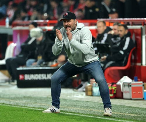 Trainer Steffen Baumgart feuert an Einzelbild Freisteller Aktion Fußball Fussball Bundesliga Herren DFL 12. Spieltag Saison 2025 2026 29.11.2025 1.FC Union Berlin FCU vs. 1.FC Heidenheim FCH DFL regulations prohibit any use of photographs as image sequences and or quasi-video.