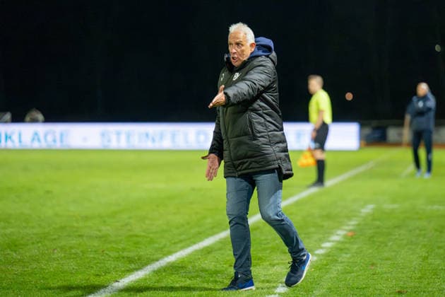 Fussball, Regionalliga Nord, BW Lohne - Bremer SV, 21. Spieltag, Spielzeit 2025 2026, 29.11.2025 Christian Neidhart (Trainer Blau-Weiss Lohne) sauer , Lohne Heinz-Dettmer-Stadion Niedersachsen Deutschland