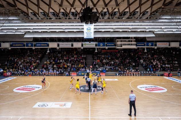 Basketball Berlin 29.11.2025 Saison 2025 2026 DBBL 1. Bundesliga Frauen, Damen Alba Berlin - Eisvögel USC Freiburg Tip Off