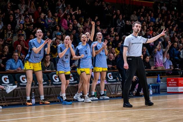 Basketball Berlin 29.11.2025 Saison 2025 2026 DBBL 1. Bundesliga Frauen, Damen Alba Berlin - Eisvögel USC Freiburg Jubel Alba Abby Muse (Alba, No.31) Rosalie Esser (Alba, No.22) Lena Gohlisch (Alba, No.12) Jo Raflo (Alba, No.09) Nina Rosemeyer (Alba, No.11)