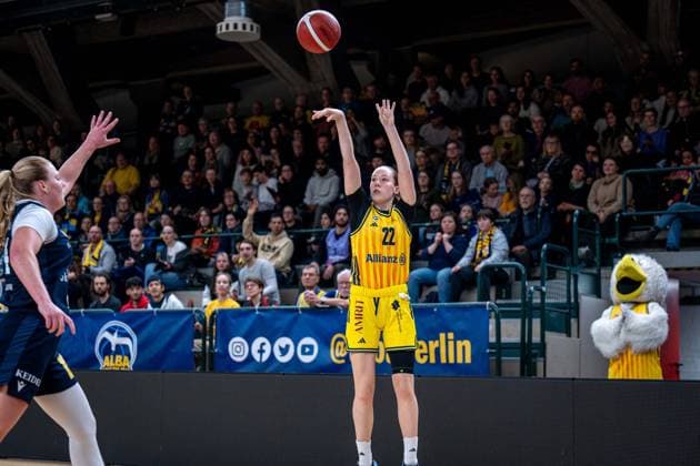 Basketball Berlin 29.11.2025 Saison 2025 2026 DBBL 1. Bundesliga Frauen, Damen Alba Berlin - Eisvögel USC Freiburg Rosalie Esser (Alba, No.22)