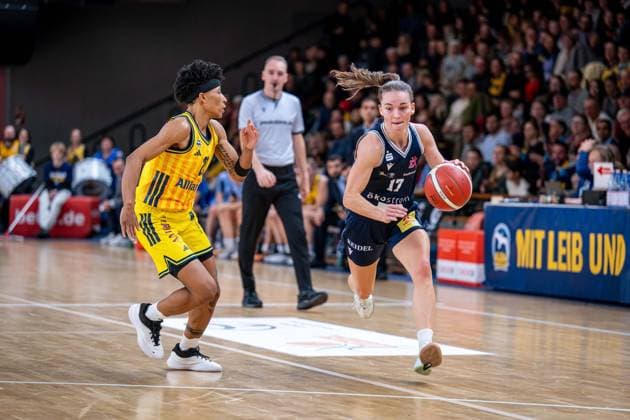 Basketball Berlin 29.11.2025 Saison 2025 2026 DBBL 1. Bundesliga Frauen, Damen Alba Berlin - Eisvögel USC Freiburg Greta Kröger (Freiburg, No.13) Deeshyra Thomas (Alba, No.21)