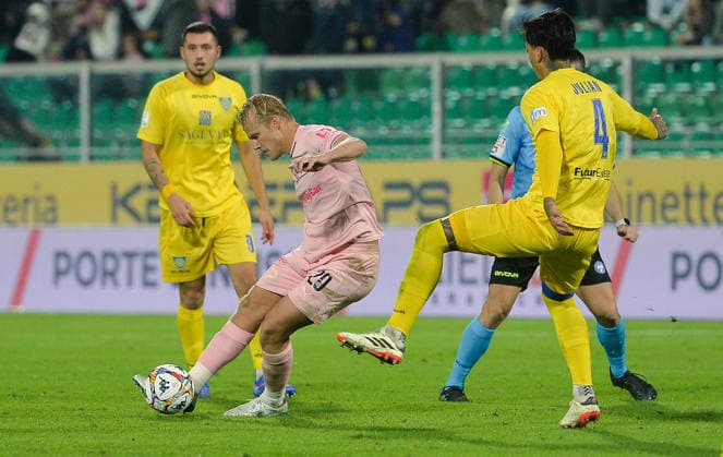Palermo FC against Carrarese during the Serie B 2025 2026 match at Renzo Barbera Stadium in Palermo, Italy, on 29 November 2025; in the photo: Joel Pohjanpalo (Palermo FC)  Copyright: xFedericoxSerra IPAxSportx xipa-agency.netx xx IPA_68544841 IPA_Agency_IPA68544841
