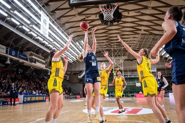 Basketball Berlin 29.11.2025 Saison 2025 2026 DBBL 1. Bundesliga Frauen, Damen Alba Berlin - Eisvögel USC Freiburg Helena Englisch (Freiburg, No.10)