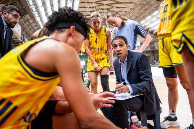 Basketball Berlin 29.11.2025 Saison 2025 2026 DBBL 1. Bundesliga Frauen, Damen Alba Berlin - Eisvögel USC Freiburg Cristo Cabrera (Alba, Trainer)