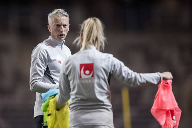 251130 Assistant coach Niklas Egnell during a training session with the Swedish women s national football team on November 30, 2025 in Stockholm. Photo: Kenta Jönsson BILDBYRAN COP 210 KJ0291 fotboll football soccer fotball träning practice training sverige sweden dam bbeng Copyright: KENTAxJÖNSSON BB251130KJ002