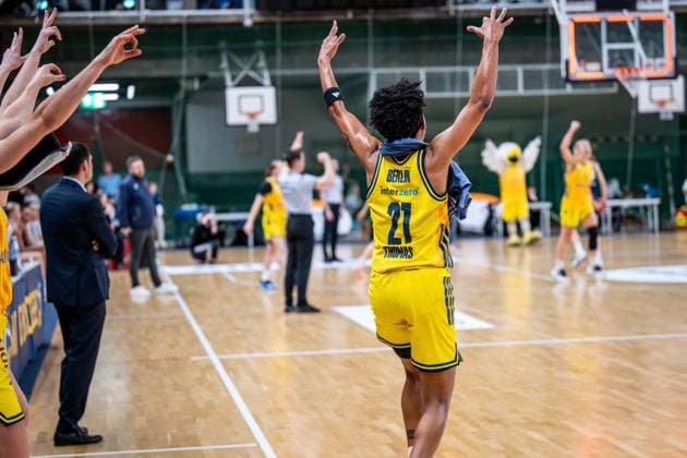 Basketball Berlin 29.11.2025 Saison 2025 2026 DBBL 1. Bundesliga Frauen, Damen Alba Berlin - Eisvögel USC Freiburg Jubel Alba Deeshyra Thomas (Alba, No.21) und andere