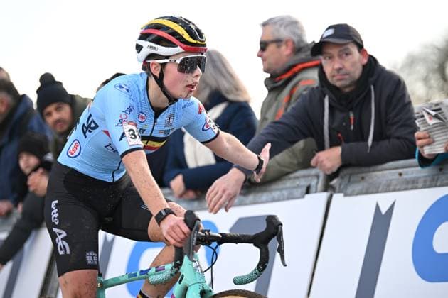 Lemmens Melanie pictured in action during the women s under 19 race at the Cyclocross World Cup cyclocross event in Flamanville, France, Sunday 30 November 2025, the 2nd stage (out of 12) in the World Cup of the 2025-2026 season. DAVIDxPINTENS  x145350001x