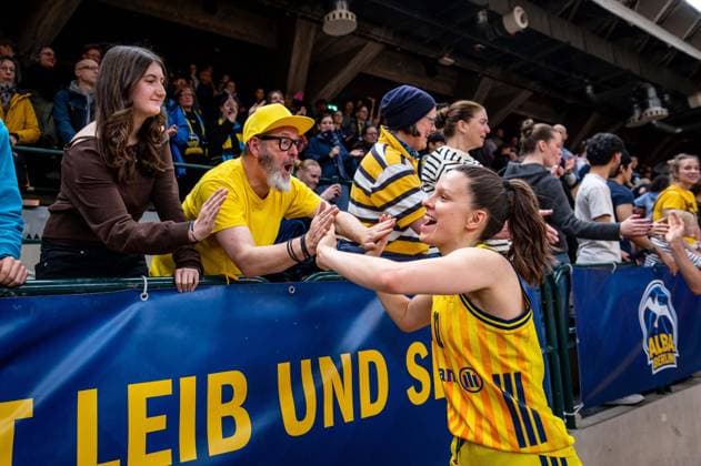 Basketball Berlin 29.11.2025 Saison 2025 2026 DBBL 1. Bundesliga Frauen, Damen Alba Berlin - Eisvögel USC Freiburg Jubel Alba Lena Gohlisch (Alba, No.12)