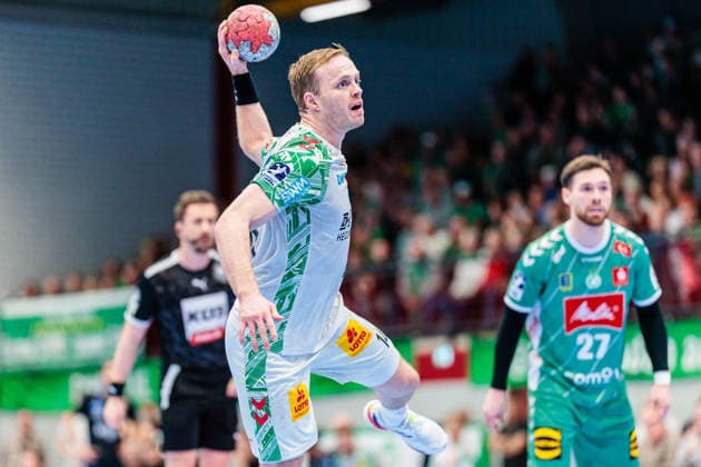 Omar Ingi Magnusson (SC Magdeburg, 14) beim Siebenmeter 7 Meter Wurf GER, GWD Minden vs. SC Magdeburg, Handball, 1. Bundesliga, 14. Spieltag, Spielzeit 2025 2026, 29.11.2025 GER, GWD Minden vs. SC Magdeburg, Handball, 1. Bundesliga, 14. Spieltag, Spielzeit 2025 2026, 29.11.2025 Luebbecke Copyright: xEibner-Pressefoto JanxRollingerx EP_JSK