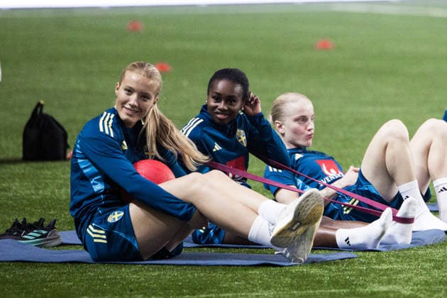 251130 Smilla Holmberg and Monica Jusu Bah during a training session with the Swedish women s national football team on November 30, 2025 in Stockholm. Photo: Kenta Jönsson BILDBYRAN COP 210 KJ0291 fotboll football soccer fotball träning practice training sverige sweden dam bbeng Copyright: KENTAxJÖNSSON BB251130KJ014