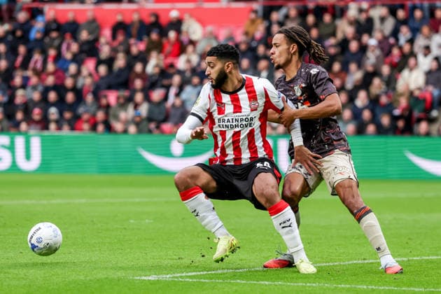 2025-11-30 PSV v FC Volendam - Dutch Eredivisie EINDHOVEN, NETHERLANDS - NOVEMBER 30: Ismael Saibari of PSV battles for the ball with Deron Payne of FC Volendam during the Dutch Eredivisie match between PSV and FC Volendam at Philips Stadion on November 30, 2025 in Eindhoven, Netherlands. Eindhoven Philips Stadion Netherlands Content not available for redistribution in The Netherlands directly or indirectly through any third parties. Copyright: xPieterxvanxderxWoudex