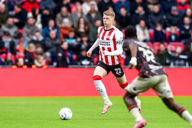 2025-11-30 PSV v FC Volendam - Dutch Eredivisie EINDHOVEN, NETHERLANDS - NOVEMBER 30: Jerdy Schouten of PSV runs with the ball during the Dutch Eredivisie match between PSV and FC Volendam at Philips Stadion on November 30, 2025 in Eindhoven, Netherlands. Eindhoven Philips Stadion Netherlands Content not available for redistribution in The Netherlands directly or indirectly through any third parties. Copyright: xPieterxvanxderxWoudex