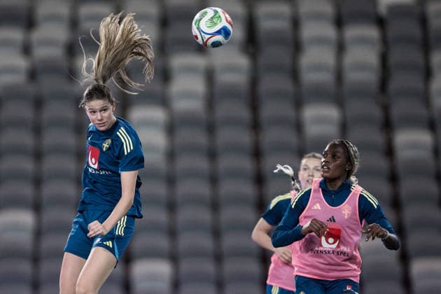 251130 Bella Andersson and Evelyn Ijeh during a training session with the Swedish women s national football team on November 30, 2025 in Stockholm. Photo: Kenta Jönsson BILDBYRAN COP 210 KJ0291 fotboll football soccer fotball träning practice training sverige sweden dam bbeng Copyright: KENTAxJÖNSSON BB251130KJ019