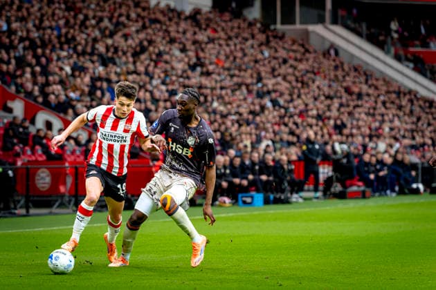 PSV Eindhoven forwarder Esmir BajraktareviÄ‡, FC Volendam midfielder Jamie Jacobs during the match PSV Eindhoven vs FC Volendam at the Philips stadium for the Dutch Vriendenloterij Eredivisie season 2025-2026 in EINDHOVEN, Netherlands on 30 november 2025, (photo by Marcel van Dorst EYE4images DeFodi Images)