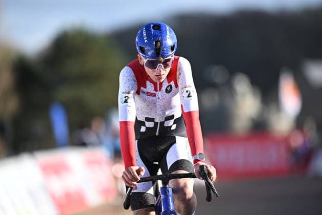 Dutch David Haverdings pictured in action during the men s under 23 race at the Cyclocross World Cup cyclocross event in Flamanville, France, Sunday 30 November 2025, the 2nd stage (out of 12) in the World Cup of the 2025-2026 season. DAVIDxPINTENS  x145362143x
