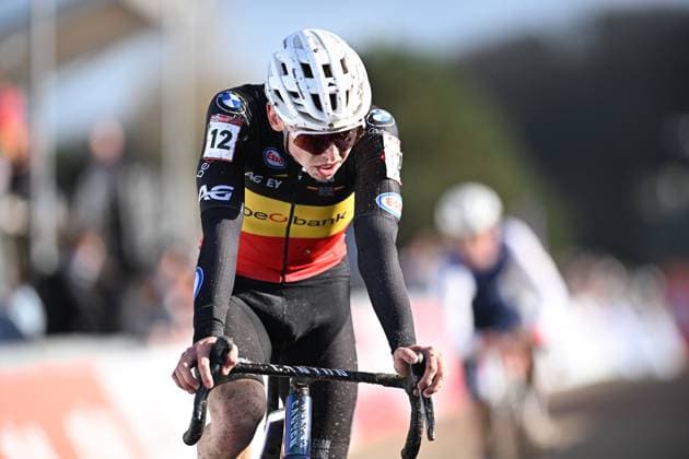 Belgian Aaron Dockx pictured in action during the men s under 23 race at the Cyclocross World Cup cyclocross event in Flamanville, France, Sunday 30 November 2025, the 2nd stage (out of 12) in the World Cup of the 2025-2026 season. DAVIDxPINTENS  x145362254x