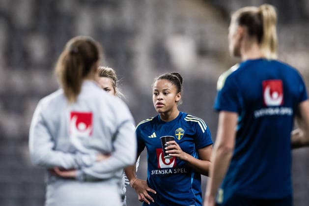 251130 Felicia Schröder during a training session with the Swedish women s national football team on November 30, 2025 in Stockholm. Photo: Kenta Jönsson BILDBYRAN COP 210 KJ0291 fotboll football soccer fotball träning practice training sverige sweden dam bbeng Copyright: KENTAxJÖNSSON BB251130KJ026