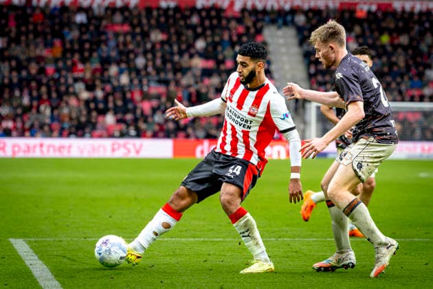 PSV Eindhoven midfielder Ismael Saibari, FC Volendam defender Nick Verschuren during the match PSV Eindhoven vs FC Volendam at the Philips stadium for the Dutch Vriendenloterij Eredivisie season 2025-2026 in EINDHOVEN, Netherlands on 30 november 2025, (photo by Marcel van Dorst EYE4images DeFodi Images)