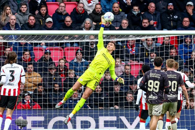 2025-11-30 PSV v FC Volendam - Dutch Eredivisie EINDHOVEN, NETHERLANDS - NOVEMBER 30: goalkeeper Matej Kovar of PSV makes a save during the Dutch Eredivisie match between PSV and FC Volendam at Philips Stadion on November 30, 2025 in Eindhoven, Netherlands. Eindhoven Philips Stadion Netherlands Content not available for redistribution in The Netherlands directly or indirectly through any third parties. Copyright: xPieterxvanxderxWoudex