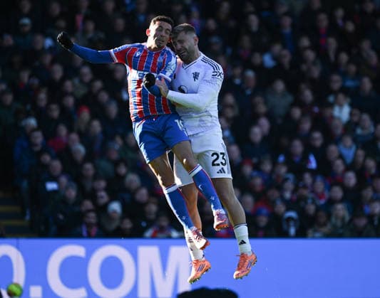 Crystal Palace v Manchester United, ManU Premier League Eberechi Eze of Crystal Palace and Luke Shaw of Manchester United battle for the ball during the Premier League match at Selhurst Park, London 30 11 2025 UK Newspapers OUT Copyright: xNigelxBramleyx FIL-22576-0015