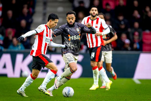 PSV Eindhoven defender Mauro Junior, FC Volendam forwarder Brandley Kuwas during the match PSV Eindhoven vs FC Volendam at the Philips stadium for the Dutch Vriendenloterij Eredivisie season 2025-2026 in EINDHOVEN, Netherlands on 30 november 2025, (photo by Marcel van Dorst EYE4images DeFodi Images)