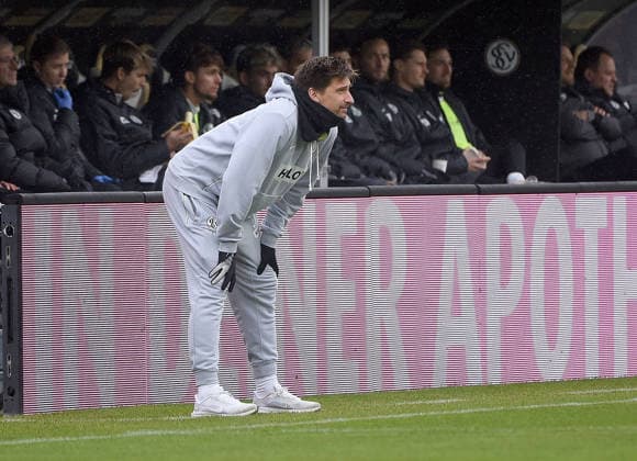 30.11.2025, xhbx, Fussball 2.Bundesliga, SV Elversberg - SV Darmstadt 98 v.l. Trainer Vincent Wagner (SV Elversberg) (DFL DFB REGULATIONS PROHIBIT ANY USE OF PHOTOGRAPHS as IMAGE SEQUENCES and or QUASI-VIDEO) Elversberg