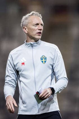 251130 Assistant coach Niklas Egnell during a training session with the Swedish women s national football team on November 30, 2025 in Stockholm. Photo: Kenta Jönsson BILDBYRAN COP 210 KJ0291 fotboll football soccer fotball träning practice training sverige sweden dam bbeng Copyright: KENTAxJÖNSSON BB251130KJ051
