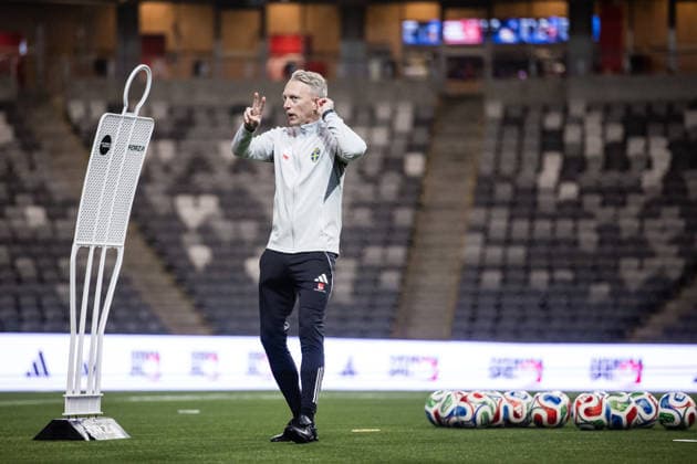 251130 Assistant coach Niklas Egnell during a training session with the Swedish women s national football team on November 30, 2025 in Stockholm. Photo: Kenta Jönsson BILDBYRAN COP 210 KJ0291 fotboll football soccer fotball träning practice training sverige sweden dam bbeng Copyright: KENTAxJÖNSSON BB251130KJ052