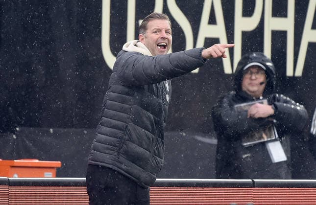 30.11.2025, xhbx, Fussball 2.Bundesliga, SV Elversberg - SV Darmstadt 98 v.l. Trainer Florian Kohfeldt (SV Darmstadt 98) (DFL DFB REGULATIONS PROHIBIT ANY USE OF PHOTOGRAPHS as IMAGE SEQUENCES and or QUASI-VIDEO) Elversberg