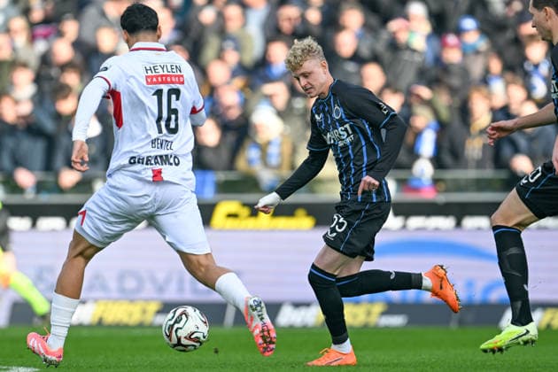 251130 Club Brugge vs Antwerp FC Joaquin Seys (65) of Club Brugge defending during the Jupiler Pro League season 2025 - 2026 matchday 16 game between Club Brugge KV and Royal Antwerp FC on November 30 , 2025 in Brugge, Belgium. (Photo by David Catry Isosport) Brugge Belgium  Copyright: xDavidxCatryx 20251130DSC_5449