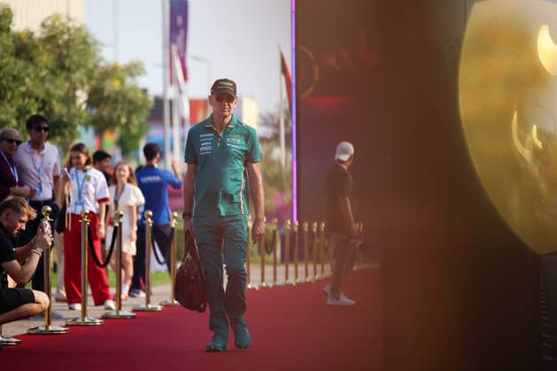 Adrian Newey (neuer Teamchef Aston Martin Aramco Racing), QAT, Formel 1 Weltmeisterschaft, Qatar Grand Prix, Doha, Lusail, Lusail International Circuit, Sunday, Race Day, 30.11.2025 QAT, Formel 1 Weltmeisterschaft, Qatar Grand Prix, Doha, Lusail, Lusail International Circuit, Sunday, Race Day, 30.11.2025 Doha Copyright: xEibner-Pressefoto AnnikaxGrafx EP_AGF