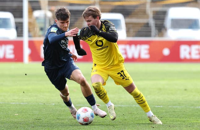 Sonntag 30.11.2025, Saison 2025 26, Regionalliga West, 17. Spieltag im Stadion Rote Erde Dortmund, BVB Borussia Dortmund II - SC Wiedenbrück, Cole Campbell (BVB II)