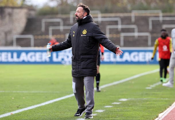Sonntag 30.11.2025, Saison 2025 26, Regionalliga West, 17. Spieltag im Stadion Rote Erde Dortmund, BVB Borussia Dortmund II - SC Wiedenbrück, Daniel Rios (Trainer, BVB II)