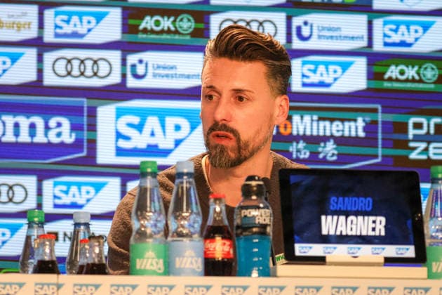 Deutschland: 1. Bundesliga 2025 26, 12. Spieltag - TSG Hoffenheim vs FC Augsburg, PreZero Arena (Sinsheim): Sandro Wagner (Trainer, FC Augsburg) Sinsheim PreZero Arena Baden-Württemberg Deutschland Copyright: xBenedictxChristx