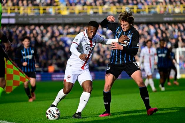 Club Brugge v Royal Antwerp FC - Jupiler Pro League BRUGGE, BELGIUM - NOVEMBER 30 : Scott Christopher midfielder of Royal Antwerp FC ands Vermant Romeo forward of Club Brugge during the Jupiler Pro League match between Club Brugge and Royal Antwerp FC on November 30, 2025 in Brugge, Belgium, 30 11 2025 Brugge Belgium  Copyright: xJanxDexMeuleneirx