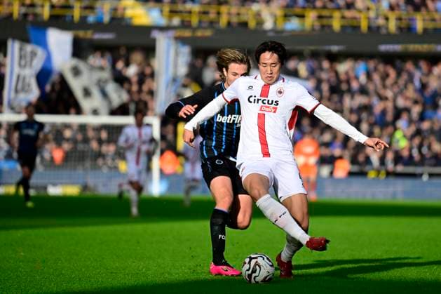 Club Brugge v Royal Antwerp FC - Jupiler Pro League BRUGGE, BELGIUM - NOVEMBER 30 : Tsunashima Yuto midfielder of Royal Antwerp FC during the Jupiler Pro League match between Club Brugge and Royal Antwerp FC on November 30, 2025 in Brugge, Belgium, 30 11 2025 Brugge Belgium  Copyright: xJanxDexMeuleneirx