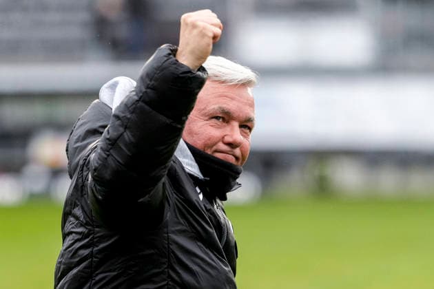 Olaf Janßen (Janssen, Trainer, Cheftrainer, SVS), Einzelbild, Einzelfoto, Aktion, Action, Jubel, jubeln, jubelt, celebration, Freude, freuen, freut sich, zuversichtlich, optimistisch, positiv, Spielszene, 30.11.2025, Sandhausen (Deutschland), Fussball, Regionalliga Südwest, SV Sandhausen - SV Stuttgarter Kickers