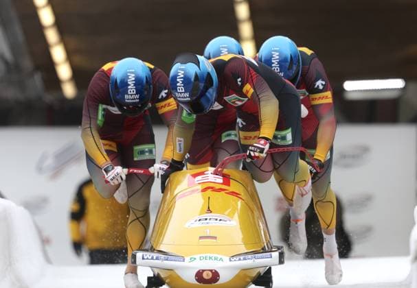 Start von Team FRIEDRICH mit Francesco FRIEDRICH (GER, BSC Sachsen Oberbaerenburg), Tim BECKER (GER, MSC Magdeburg), Alexander SCHÜLLER (GER, SV Halle) und Felix STRAUB (GER, BSC Sachsen Oberbaerenburg). Viererbob der Maenner, IBSF Weltcup. Bobsleigh Worldcup, Innsbruck, Saison 2025-2026, am 30.11.2025 in Innsbruck, O L Y M P I A E I S K A N A L, Oesterreich. Quelle Copyright Credit : Oryk HAIST *** Start of Team FRIEDRICH with Francesco FRIEDRICH GER, BSC Sachsen Oberbaerenburg , Tim BECKER GER, MSC Magdeburg , Alexander SCHÜLLER GER, SV Halle and Felix STRAUB GER, BSC Sachsen Oberbaerenburg mens four-man bobsleigh, IBSF World Cup Bobsleigh World Cup, Innsbruck, 2025 2026 season, on 30 11 2025 in Innsbruck, O L Y M P I A E I S K A N A L, Austria Source Copyright Credit Oryk HAIST xBOBx