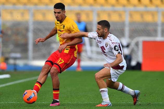 Lecce s right back Danilo Veiga (17 US Lecce) and tx in action during the Serie A Enilive soccer matchday 13 between US Lecce and Torino 1906 FC at the Via del Mare Stadium in Lecce, Italy, Sunday, November 30, 2025. (Credit Image: Giovanni Evangelista LaPresse)  Copyright: xGiovannixEvangelista LaPressex