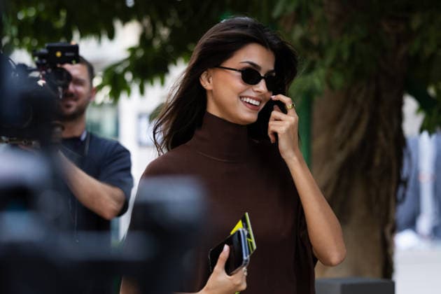 November 30, 2025, Doha, Doha, Qatar: KIKA GOMEZ (Pierre Gasly s girlfriend and model) entering the paddock on race day (Sunday) at the Formula 1 Qatar Airways Qatar Grand Prix 2025 at the Lusail International Circuit in Doha Doha Qatar - ZUMAr193 20251130_zsp_r193_025 Copyright: xSaraxRuffonix